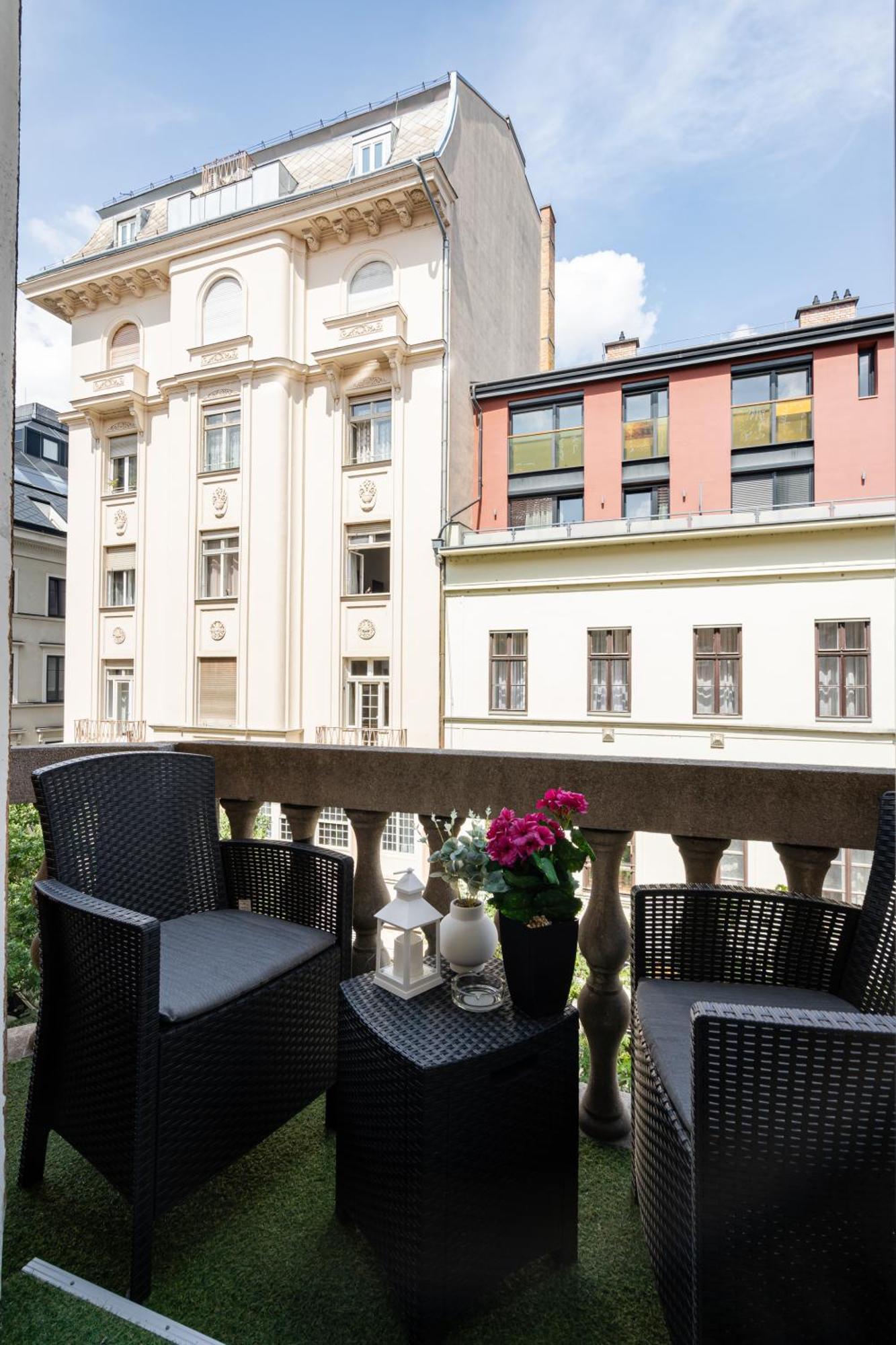 Kiraly 35 Luxury Apartment With Free Parking Budapest Ngoại thất bức ảnh