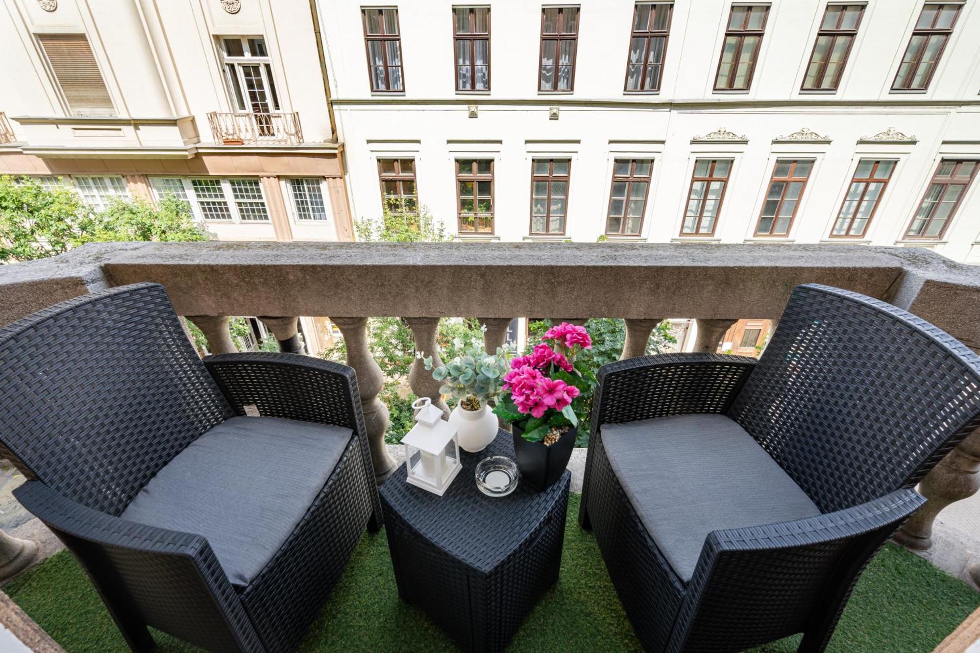 Kiraly 35 Luxury Apartment With Free Parking Budapest Ngoại thất bức ảnh